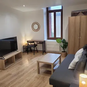 https://cosy-studio-saint-mitre-les-remparts.fr-provencehotel.com